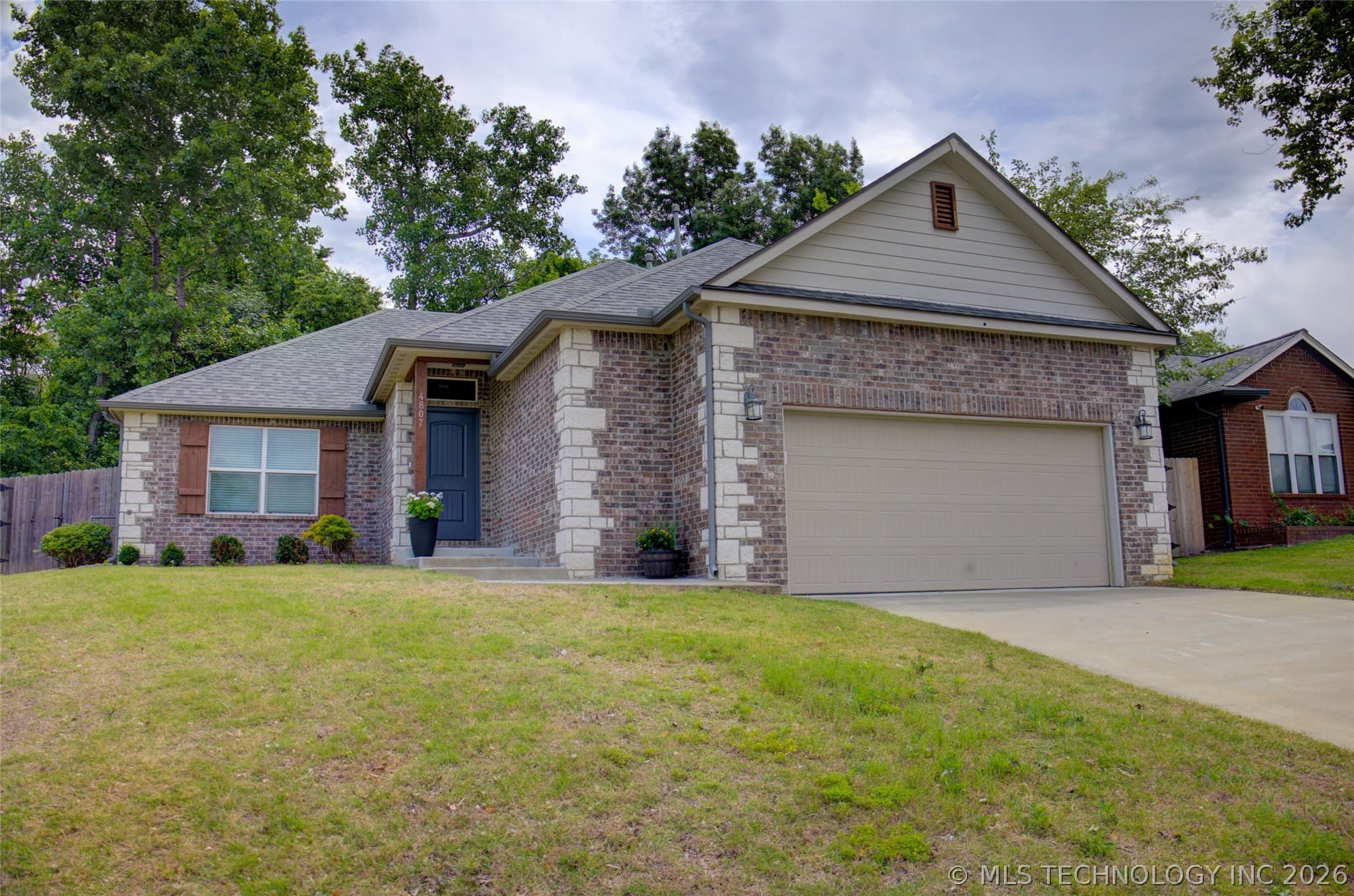 4807 S McKinley Avenue, photo 1 of 56