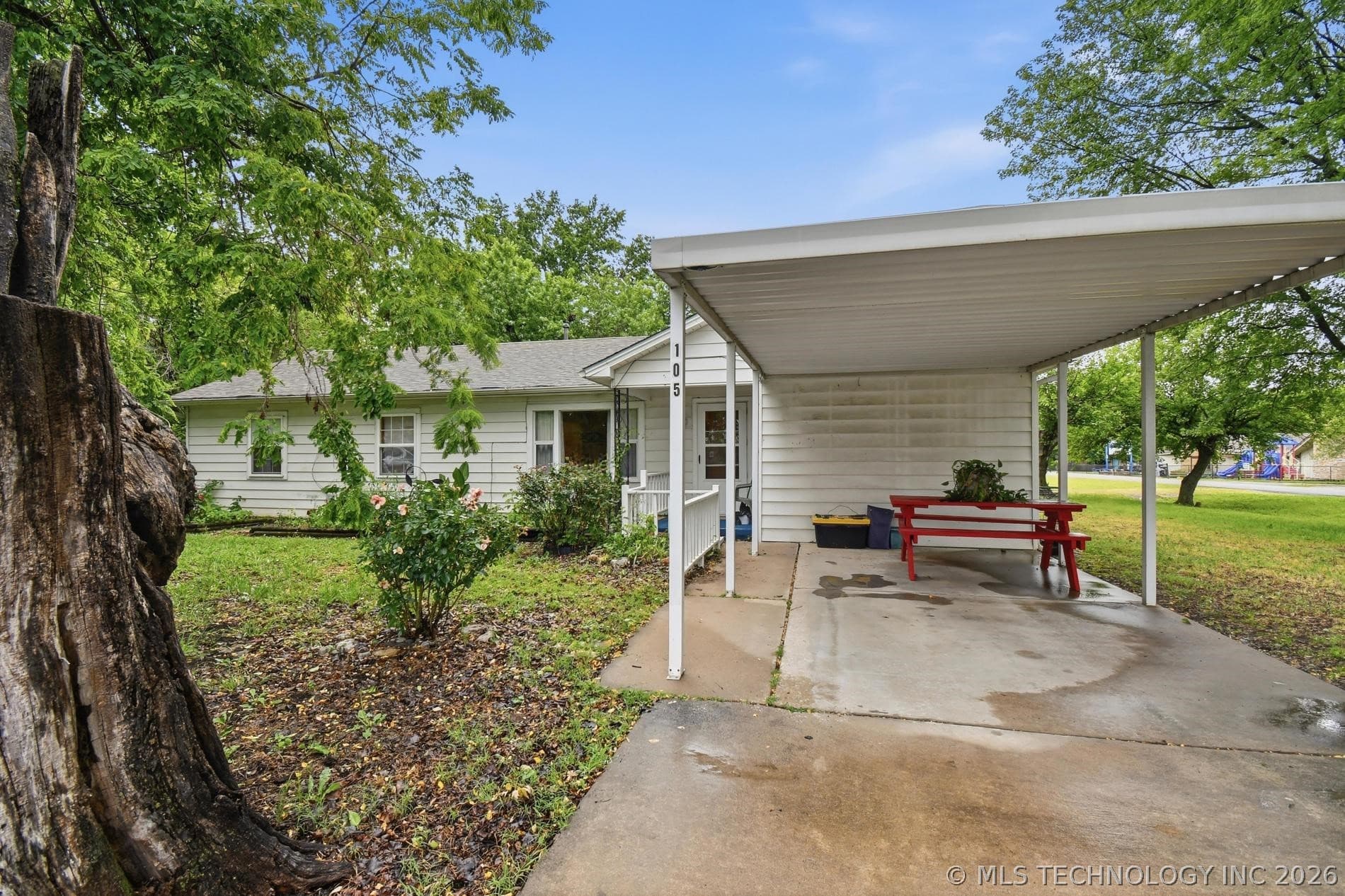 105 S Locust Street, photo 1 of 27