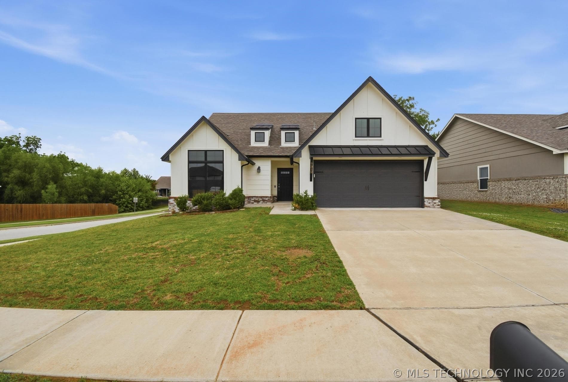 7312 S Indianwood Avenue, photo 1 of 32