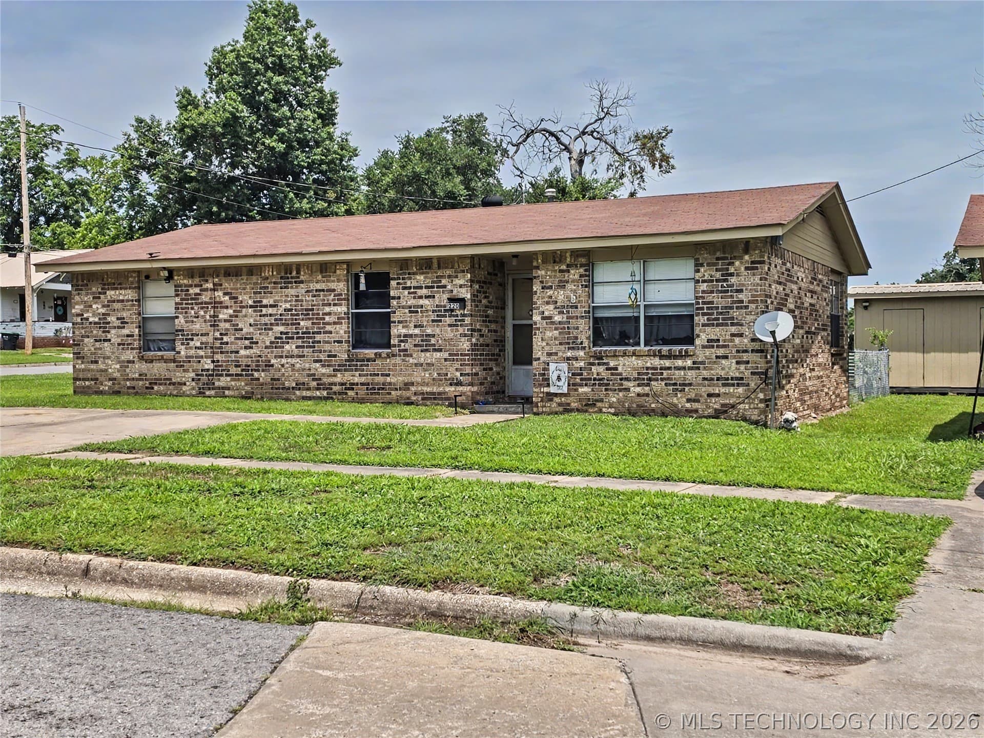 220 W Ross Street, photo 1 of 8