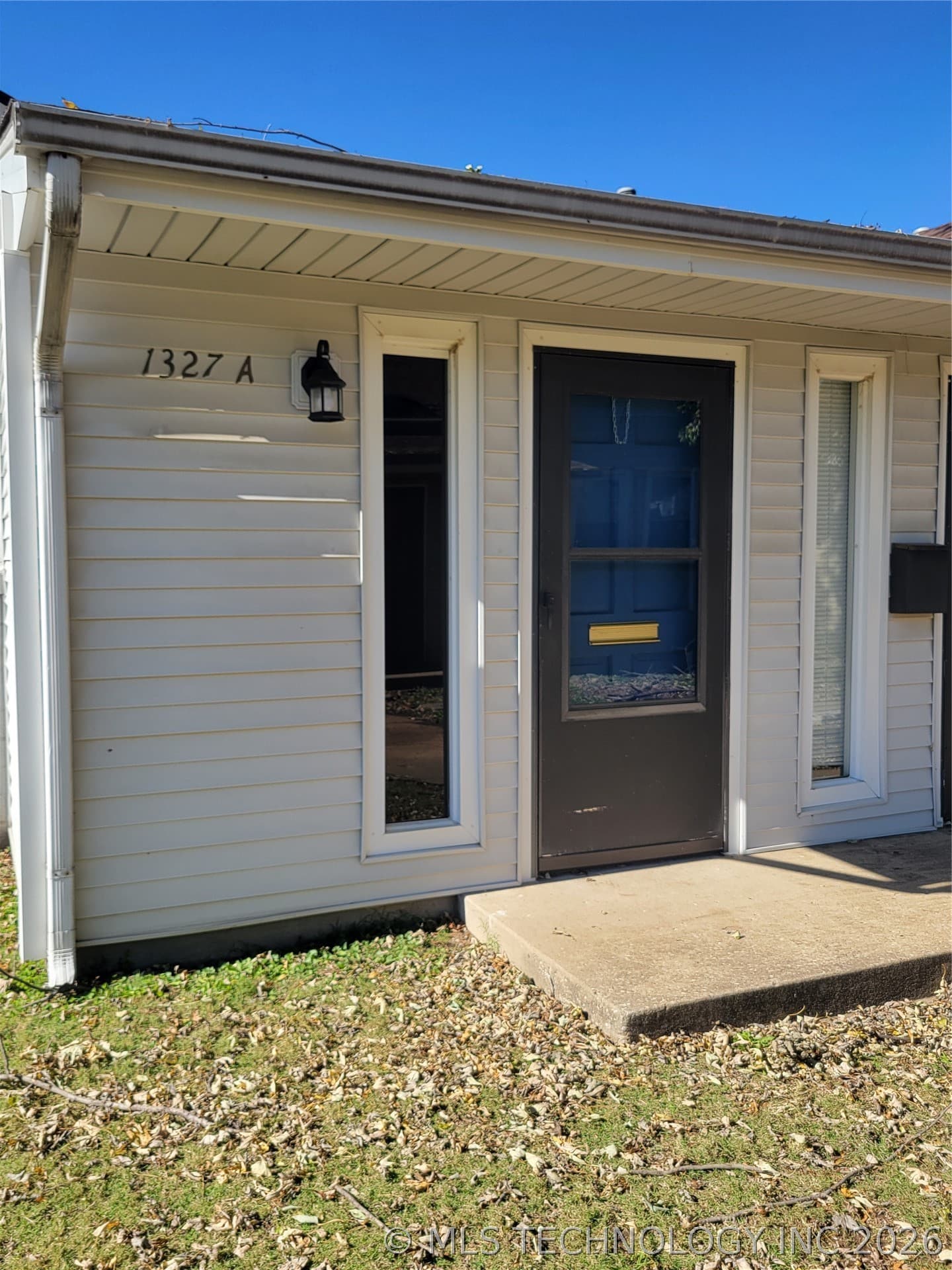 1327 E 38th Street A, photo 1 of 17