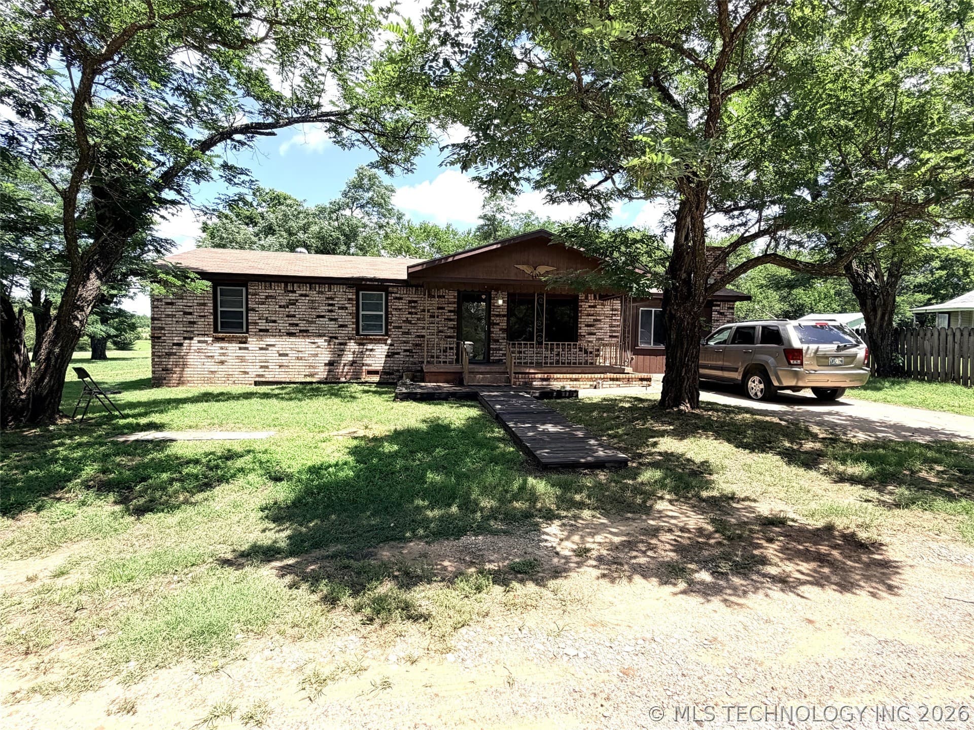 10305 Mesquite Road, photo 1 of 21