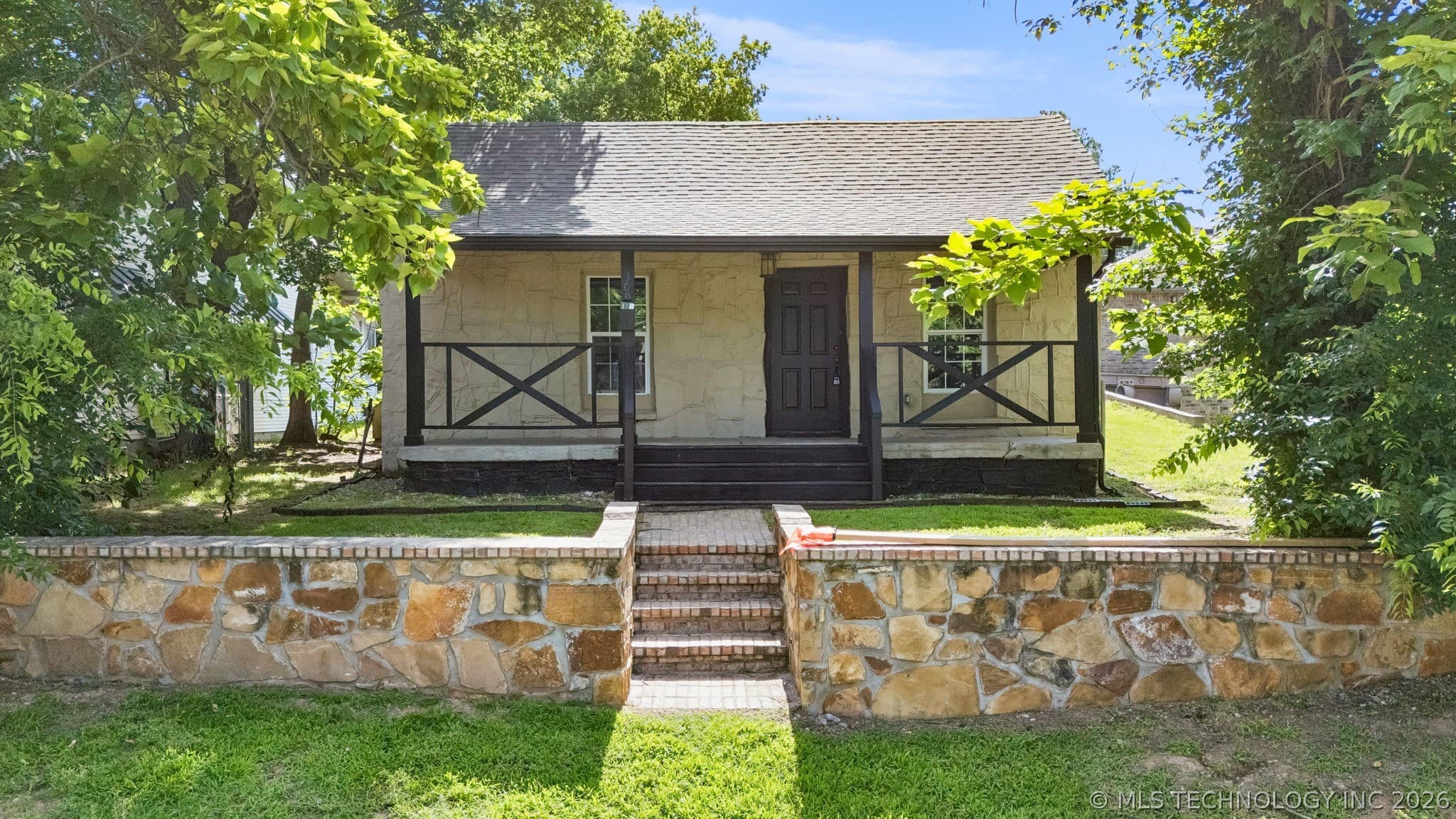 309 N Franklin Avenue, photo 1 of 29