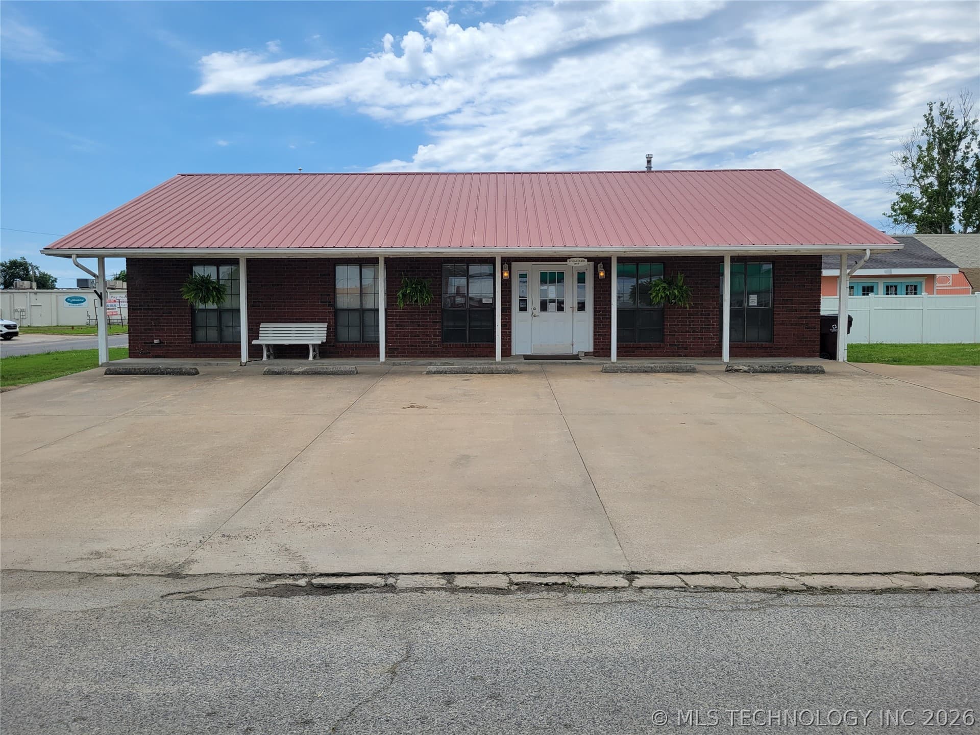 300 S Main Street, photo 1 of 31