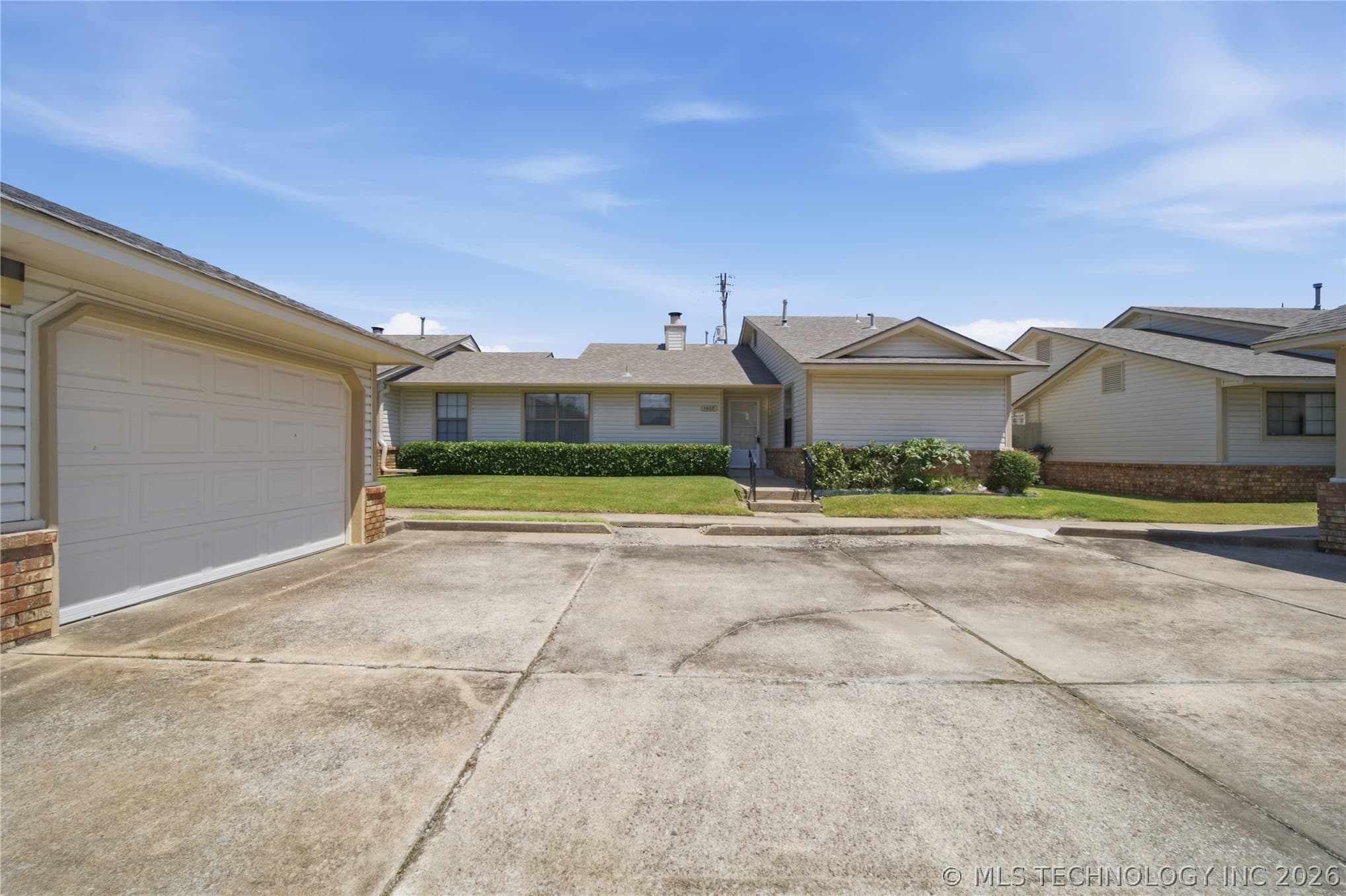 1467 W Evergreen Lane — photo 1 of 24