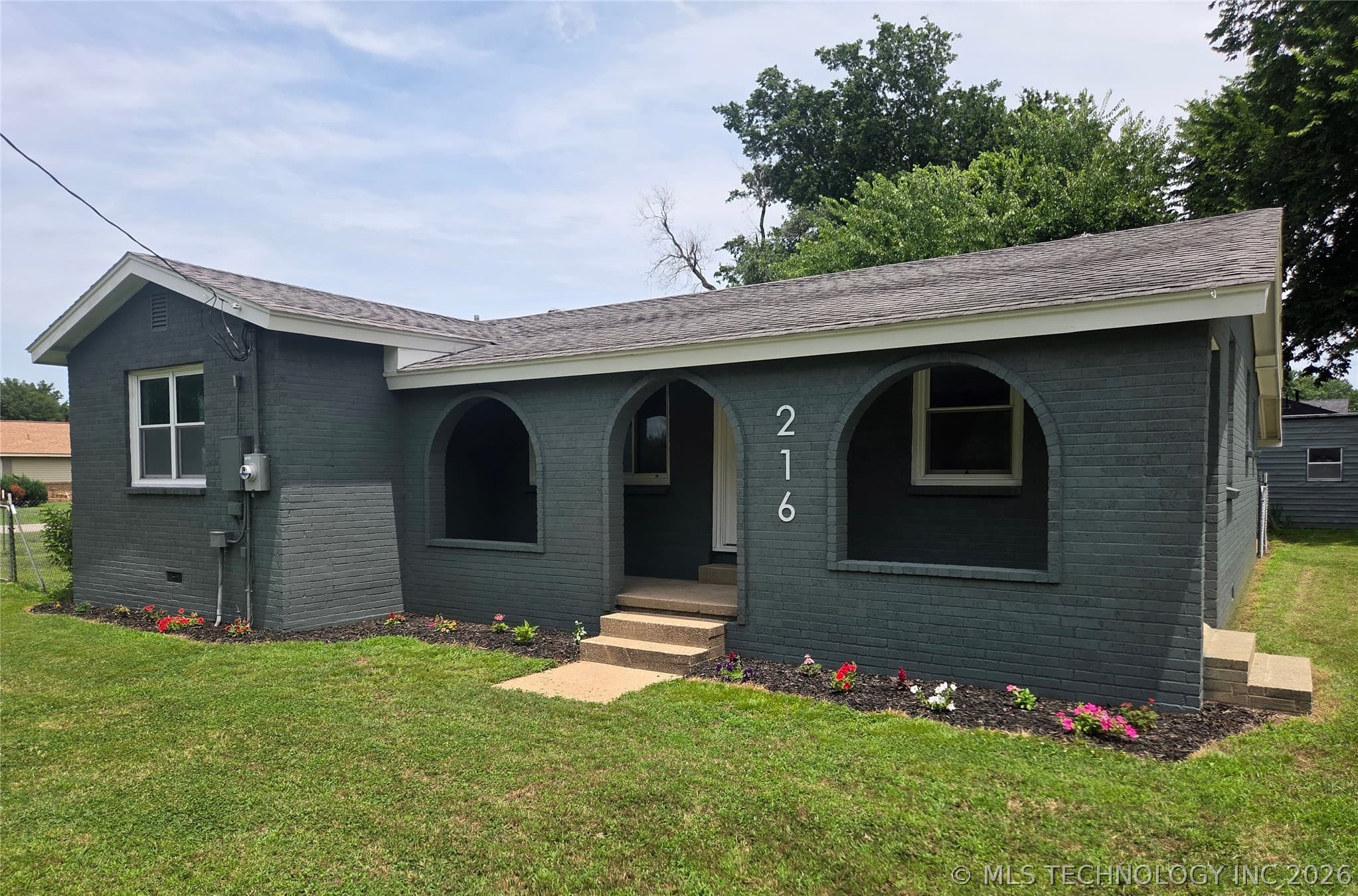 216 N Pine Street, photo 1 of 24