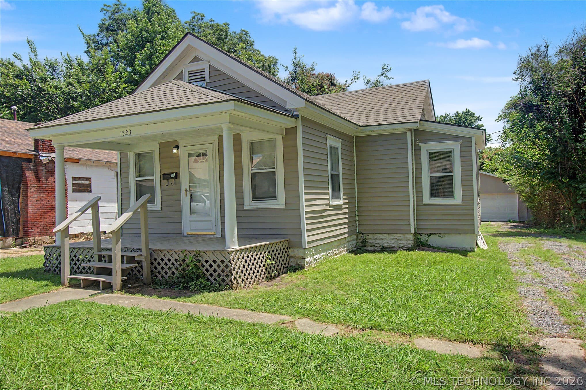 1523 Houston Street, photo 1 of 13