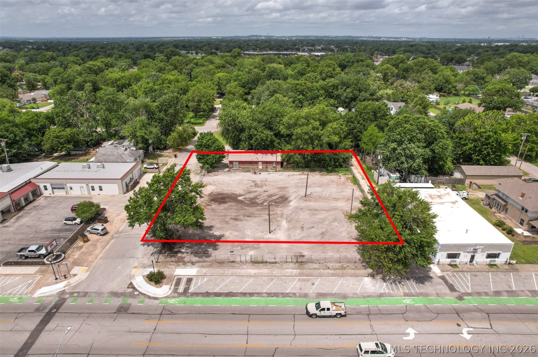 824 S Main Street, photo 1 of 12