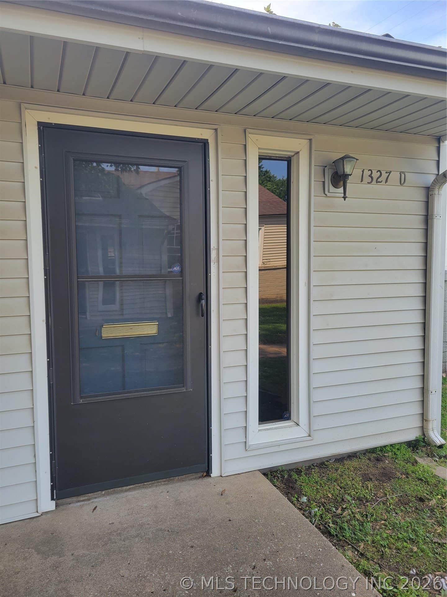 1327 E 38th Street D, photo 1 of 10