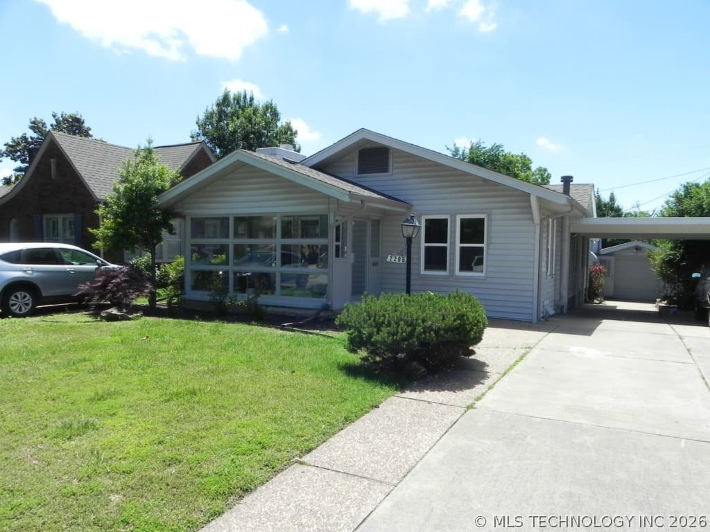 2206 E 19th Street, photo 1 of 12
