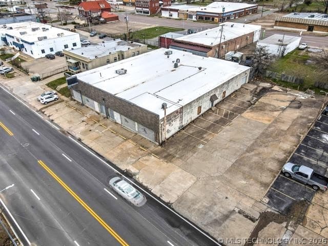 800 W Okmulgee Street, photo 1 of 23