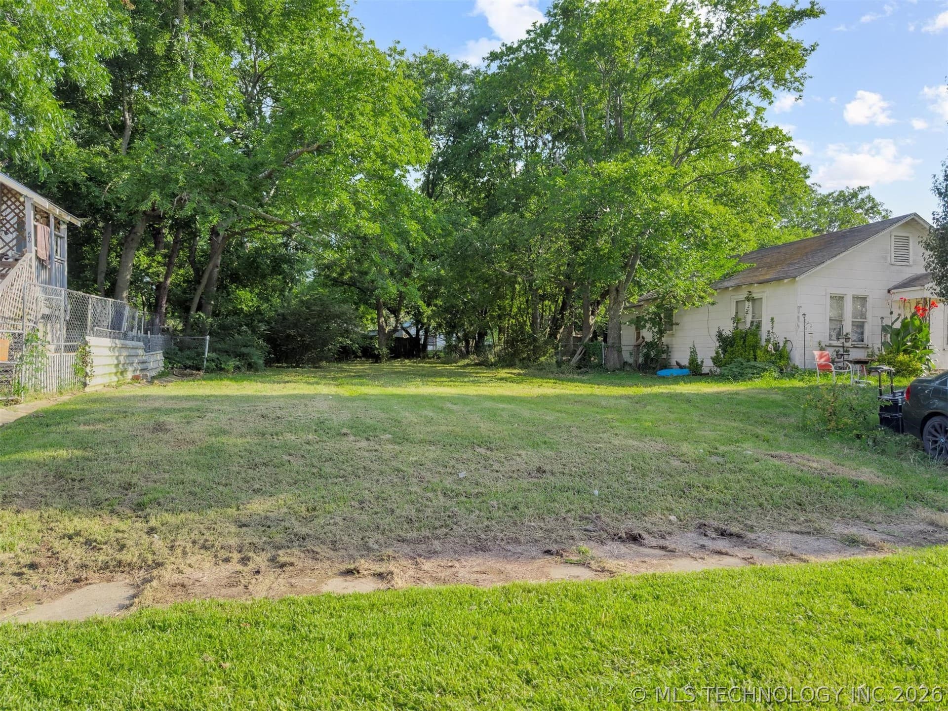 18 8th Avenue NE, photo 1 of 13