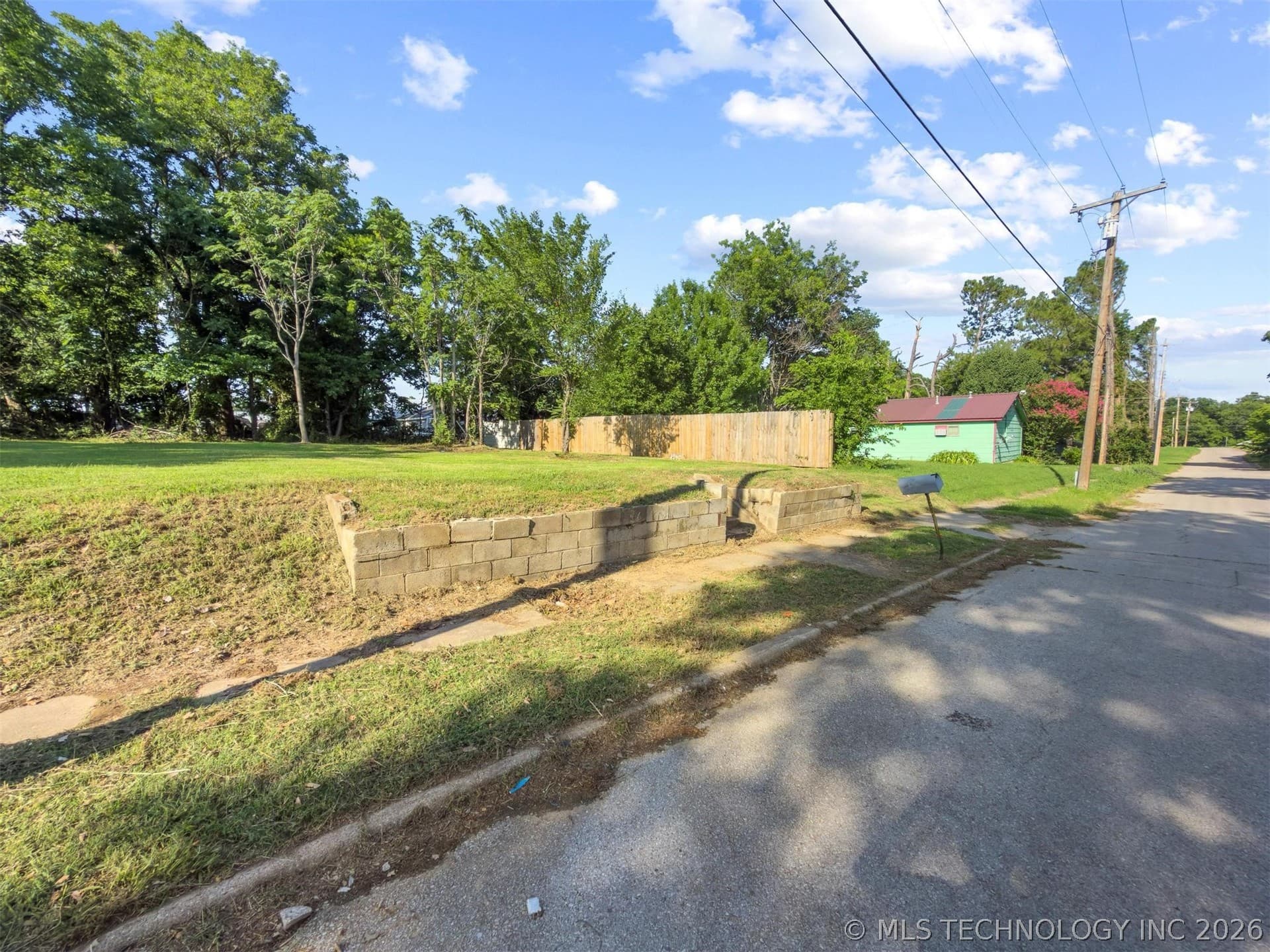 407 1st Avenue SE, photo 1 of 13
