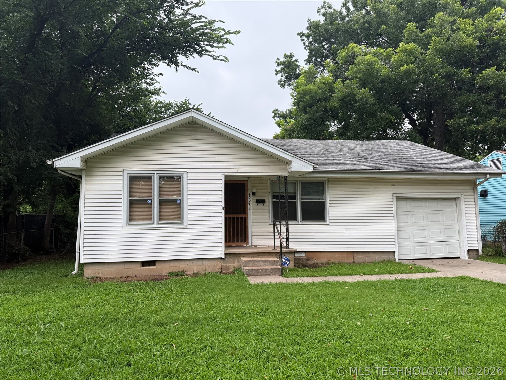 4923 W 3rd Street, photo 1 of 15